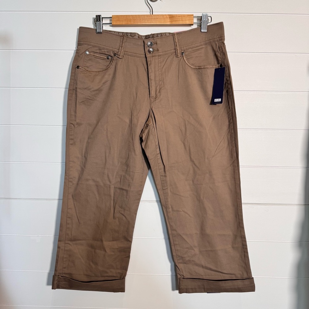 NWT Bandolino Beige Roll Cuff Capri Pants size 10